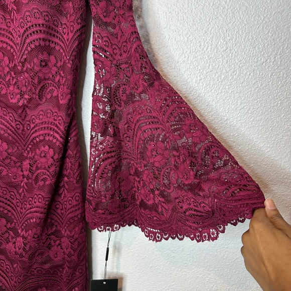 La Femme Long Bell-Sleeved Lace Homecoming Dress Size 2 NWT - Picture 4 of 9